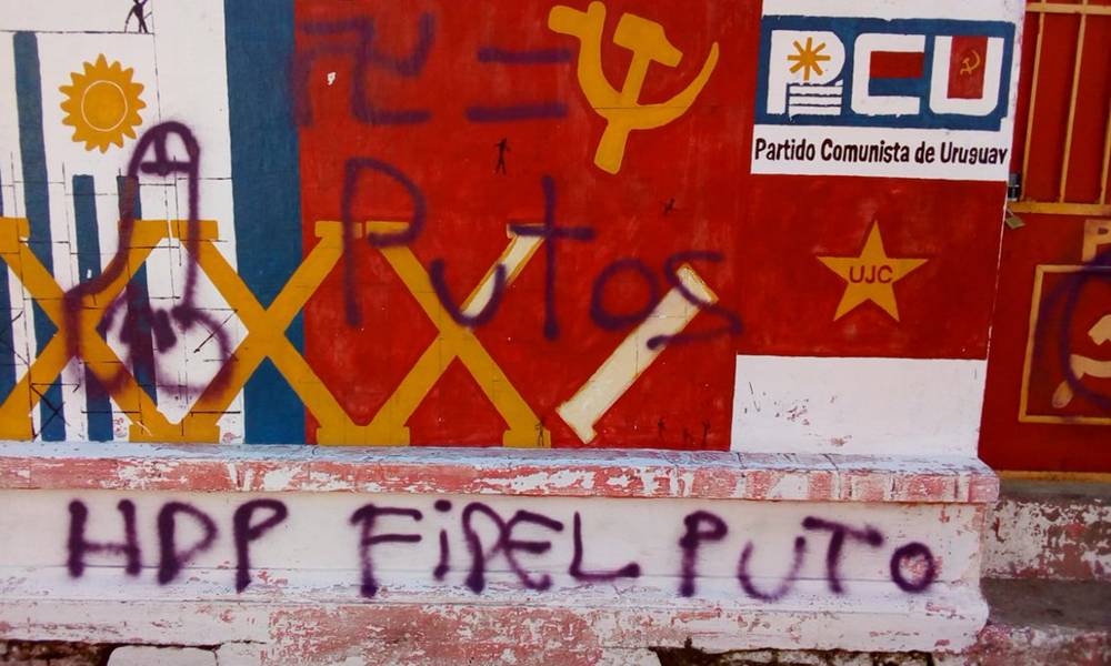 Pintadas en sede del PCU en Paysandú. Foto: @Lista5005