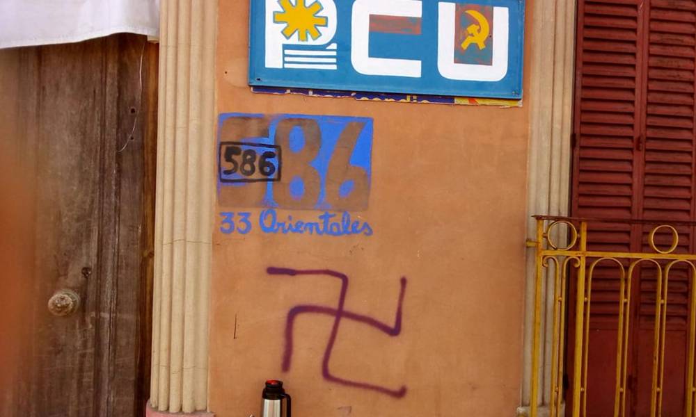 Pintadas en sede del PCU en Paysandú. Foto: @Lista5005