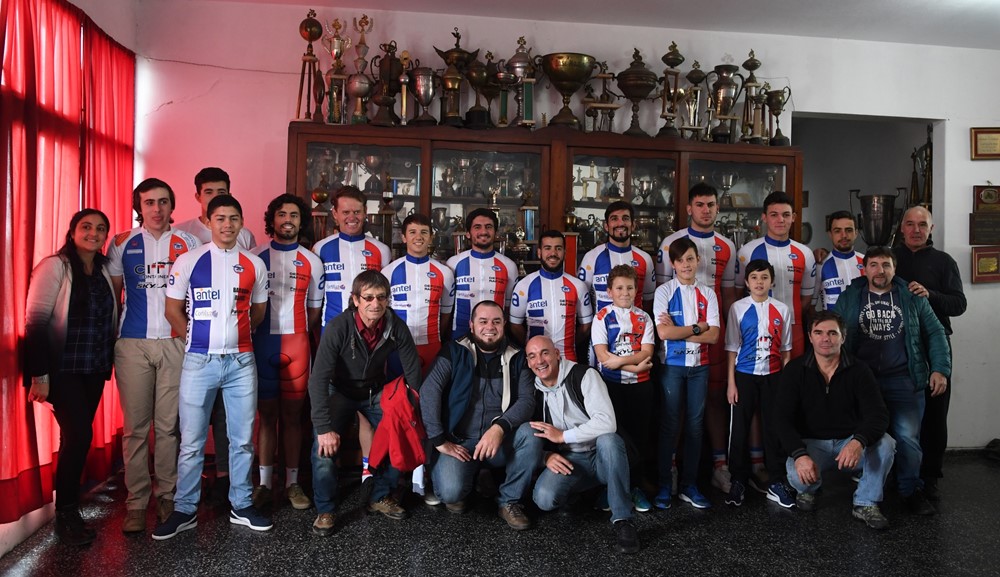 Los festejos de los 86 años del Club Ciclista Fénix. Foto: Ariel Colmegna