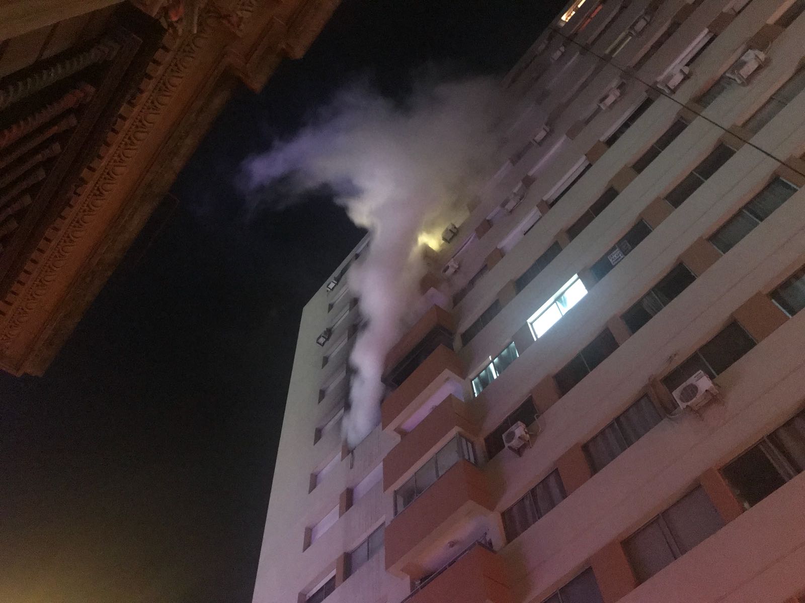 Incendio en séptimo piso de un edificio de Cordón. Foto: El País