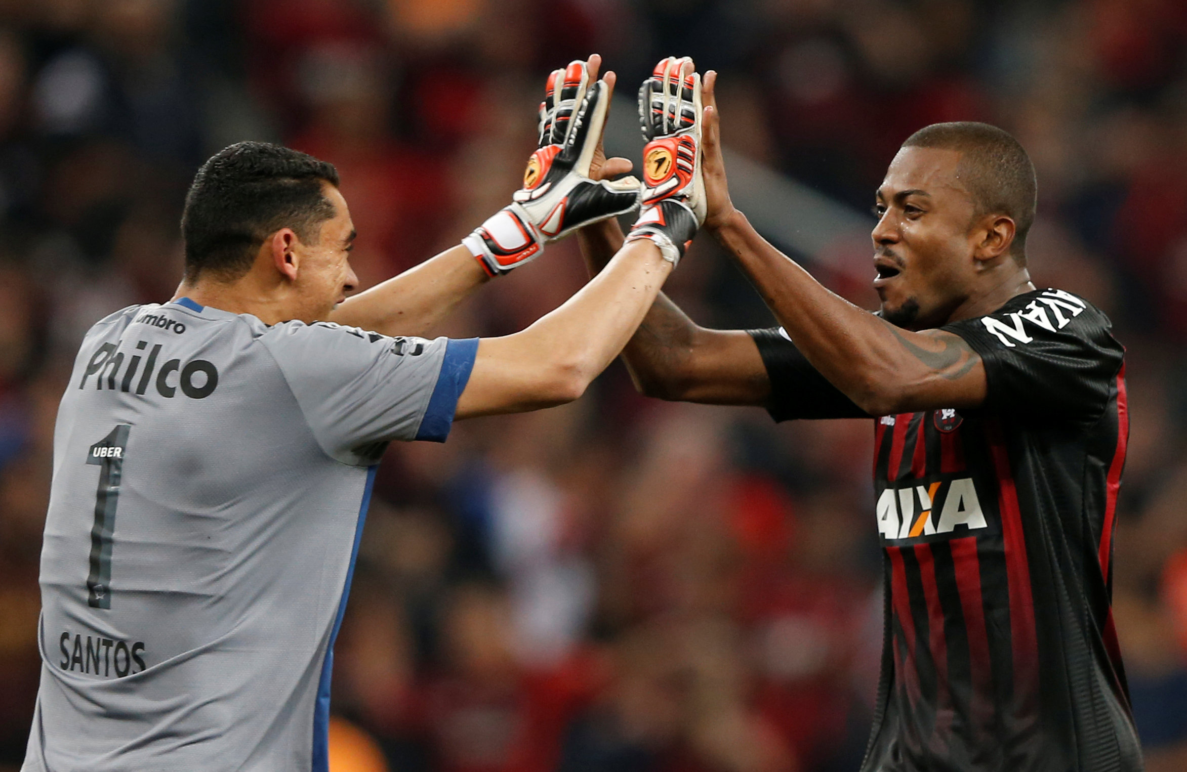 La alegría tras uno de los tantos del Paranaense. Foto: Reuters