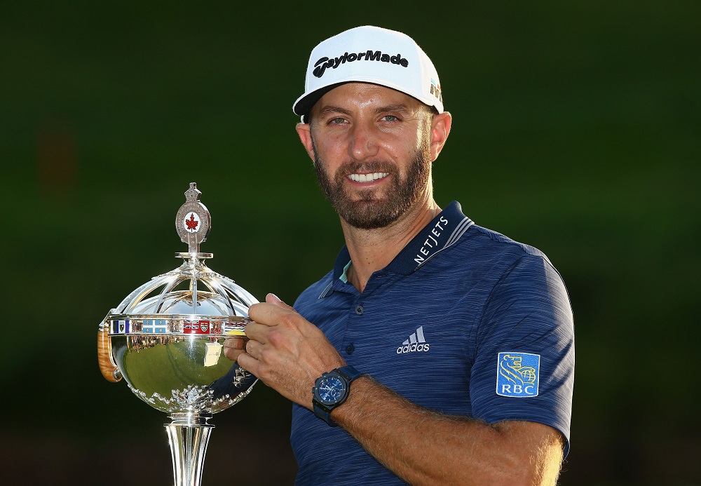 Figura. Un nuevo trofeo para Dustin Johnson, en gran momento. Foto: AFP