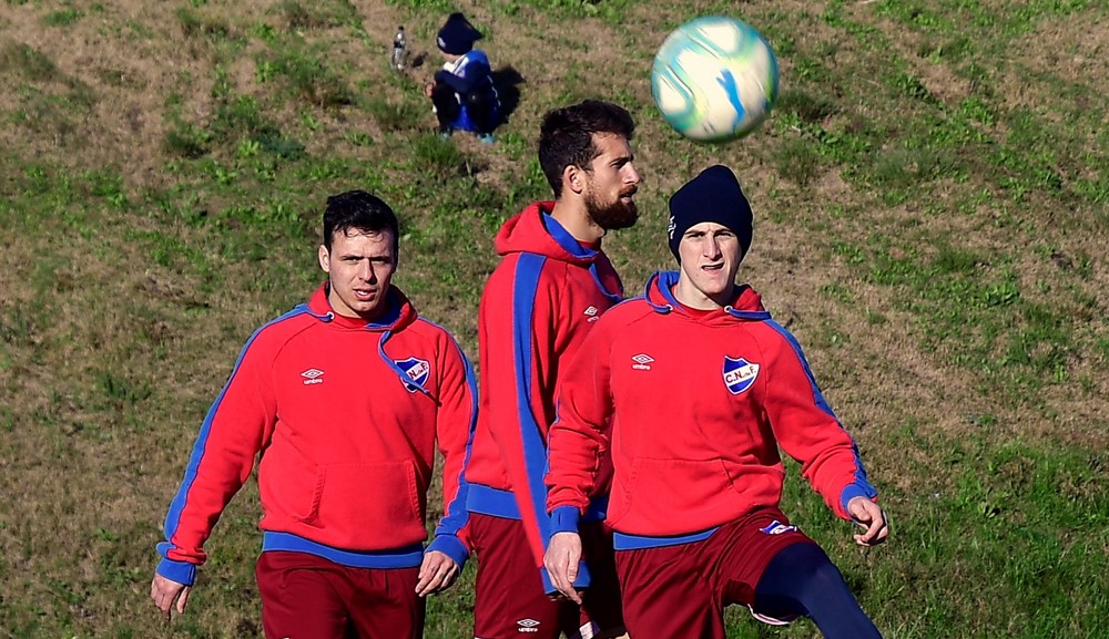 Guzmán Corujo, Facundo Waller y Leandro Otormín en el entrenamiento de Nacional. Foto: Fernando Ponzetto