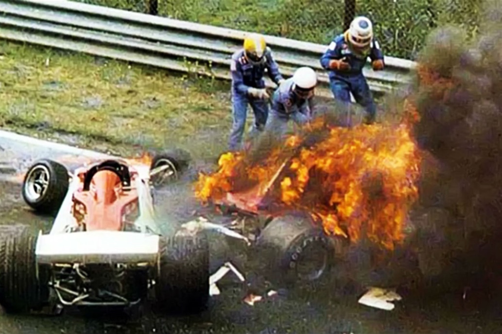 El accidente de Niki Lauda en 1976. Foto: Archivo La Nación