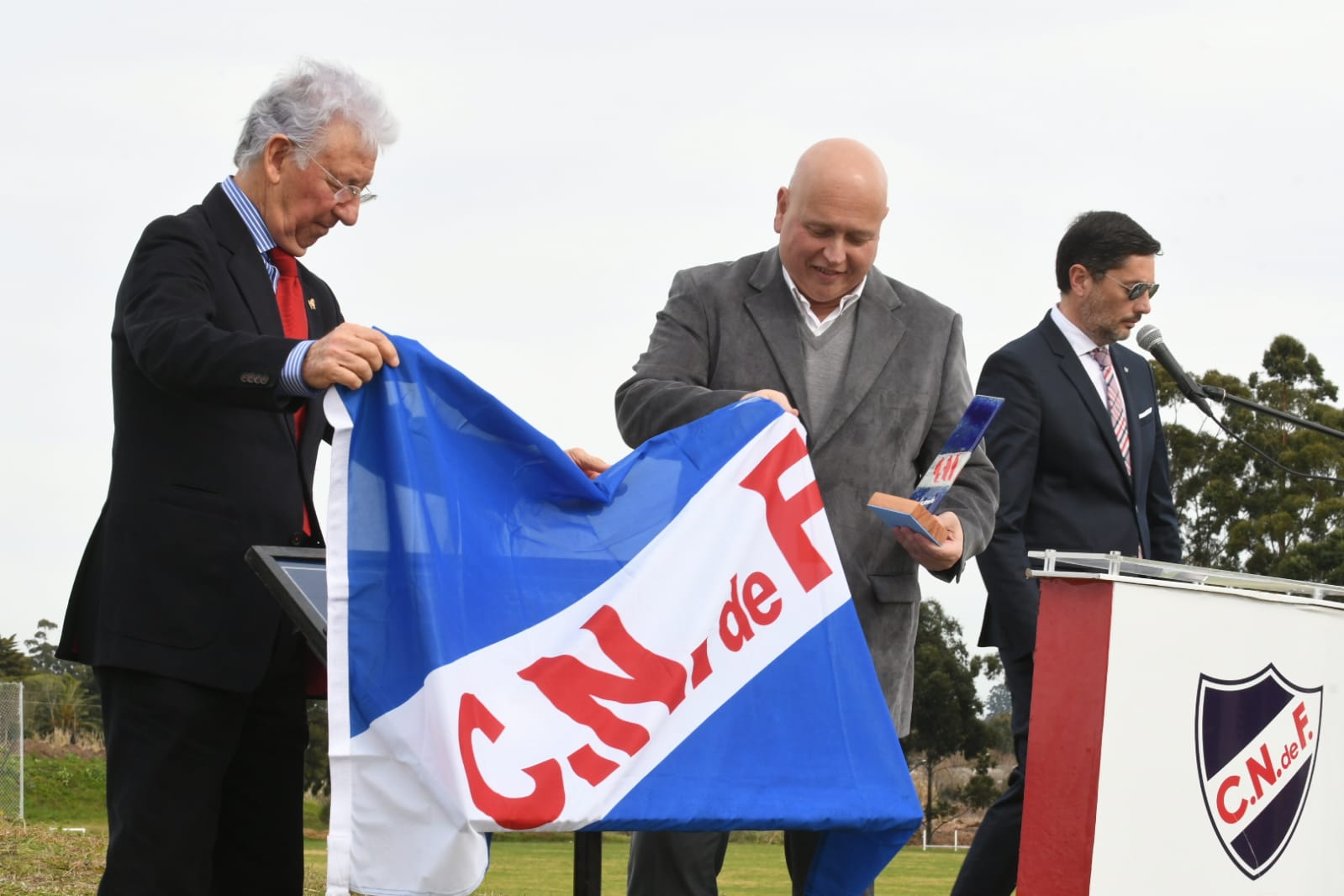 La cancha 7 de Los Céspedes lleva desde hoy el nombre de Víctor Espárrago. Foto: Darwin Borrelli.