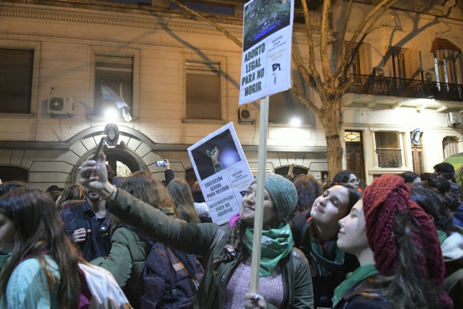 Uruguay se suma a "pañuelazo internacional". Foto: Marcelo Bonjour