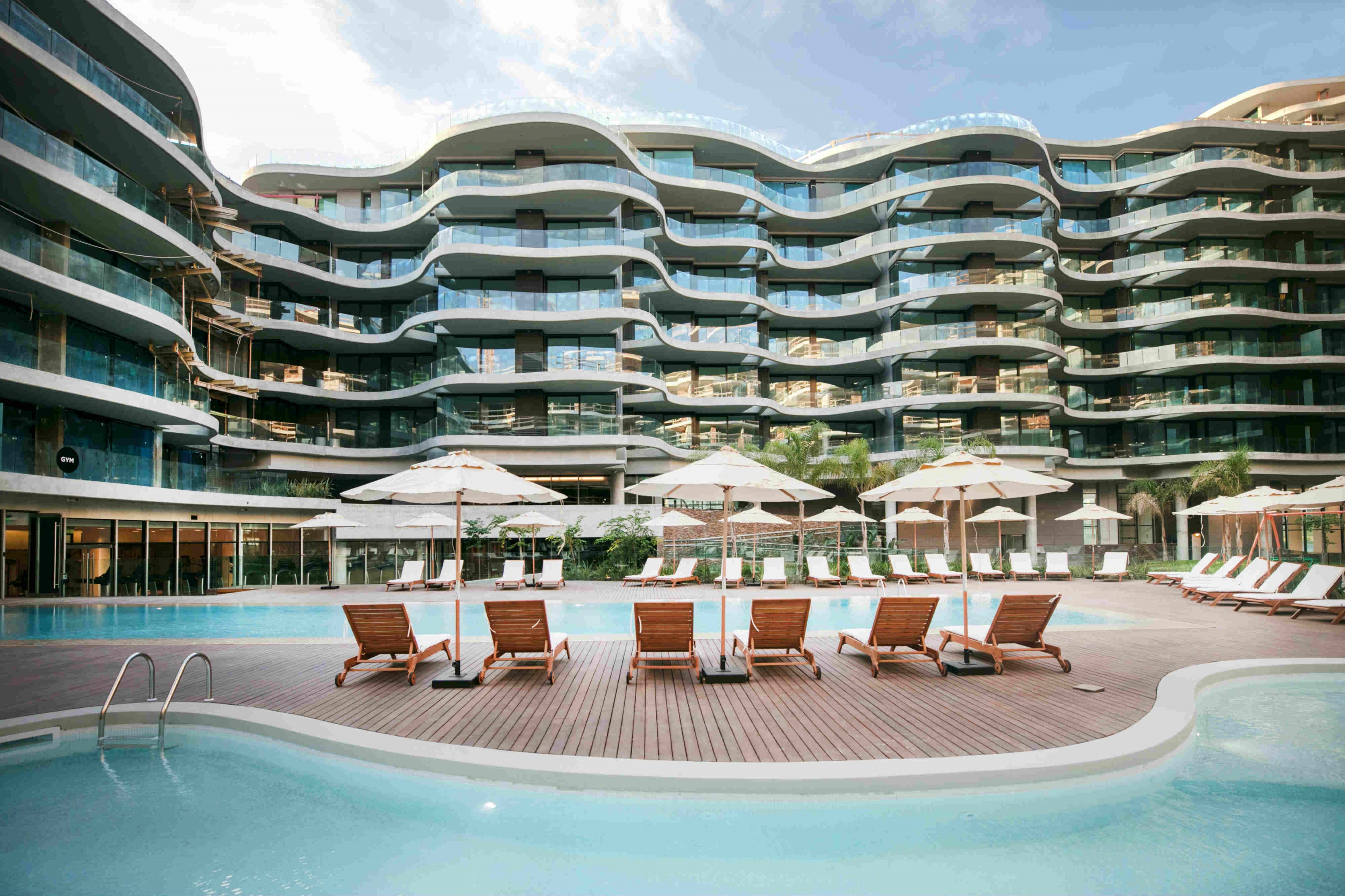 Forum, obra de TGLT en la zona de Puerto del Buceo.