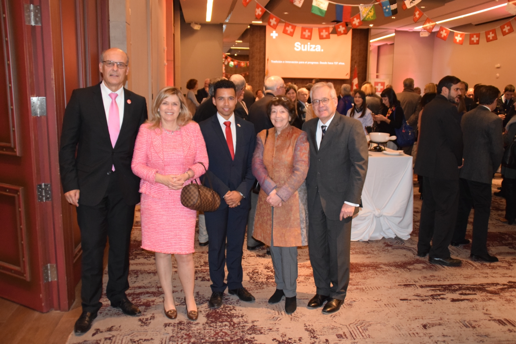 El Embajador de Suiza Martin Strub, Marcela Strub, el Jefe de Misión Adjunto André Rütti, Johanna von Voss; el Embajador de Alemania Ingo von Voss.