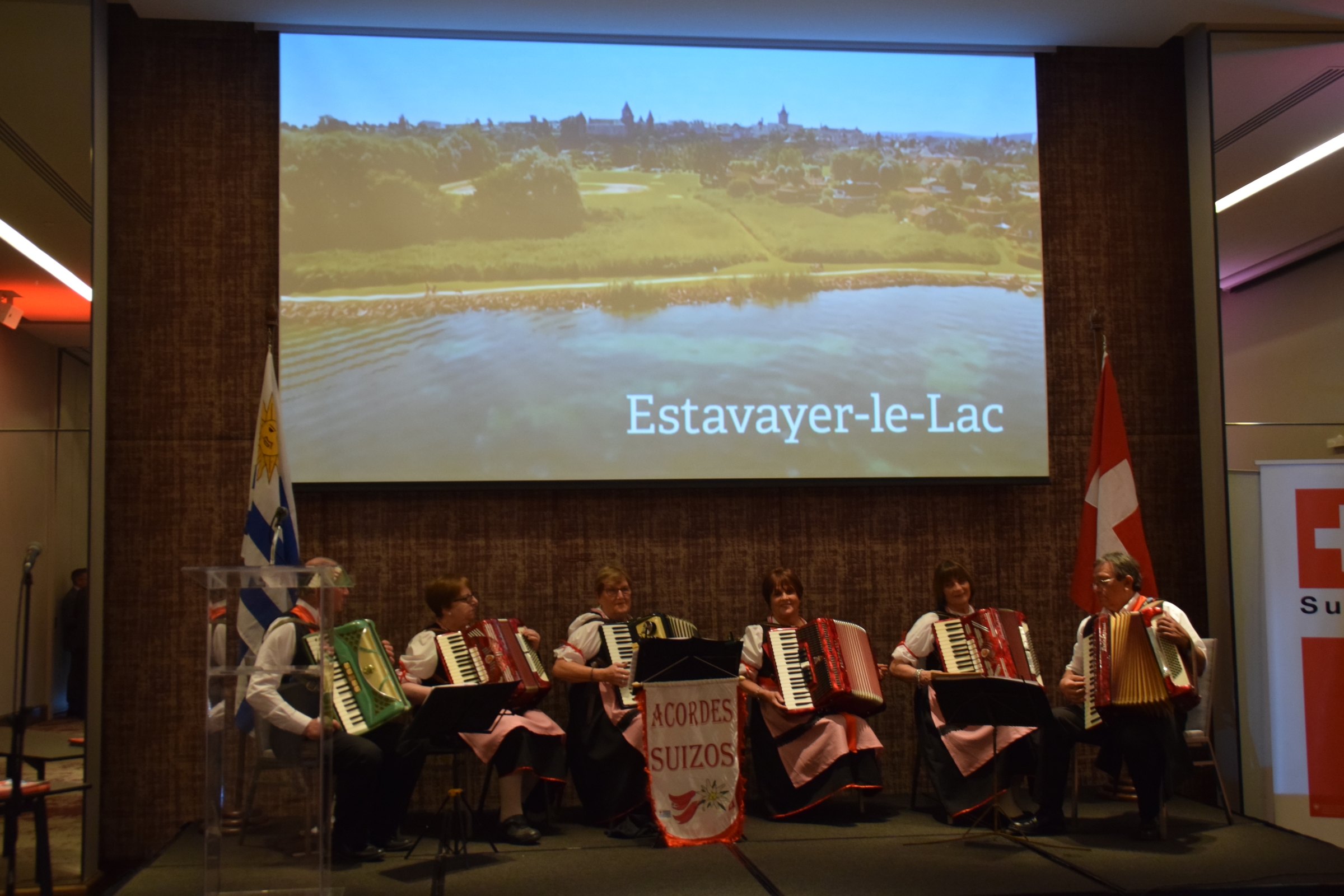 Música folclórica interpretada por los Acordes Suizos de Nueva Helvecia.