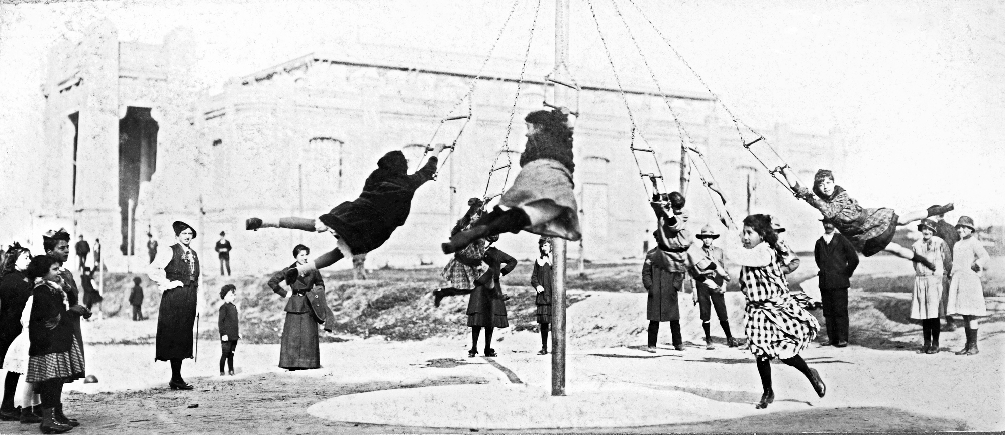 Juego Paso de gigante. Plaza de deportes nº 3. Parque Urbano. Foto: CDF
