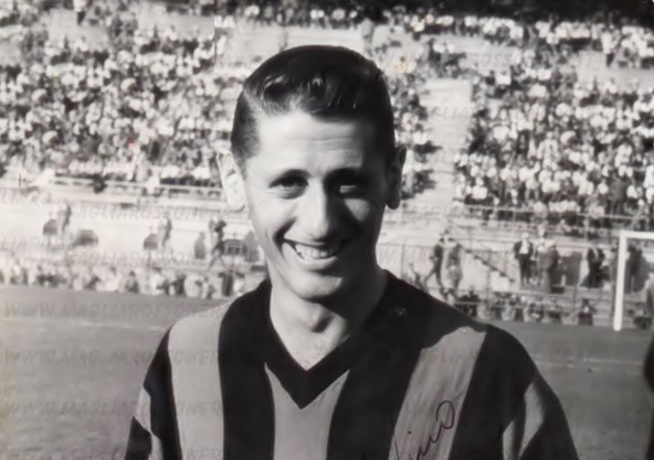 Juan Alberto Schiaffino con la camiseta del Milan.