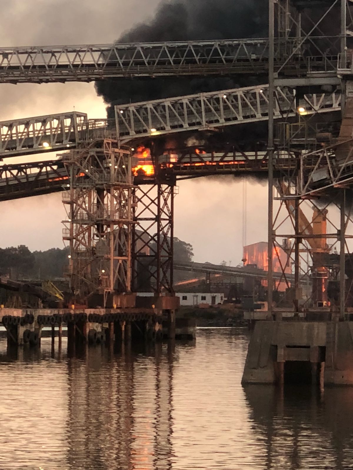 Incendio en el puerto de Nueva Palmira