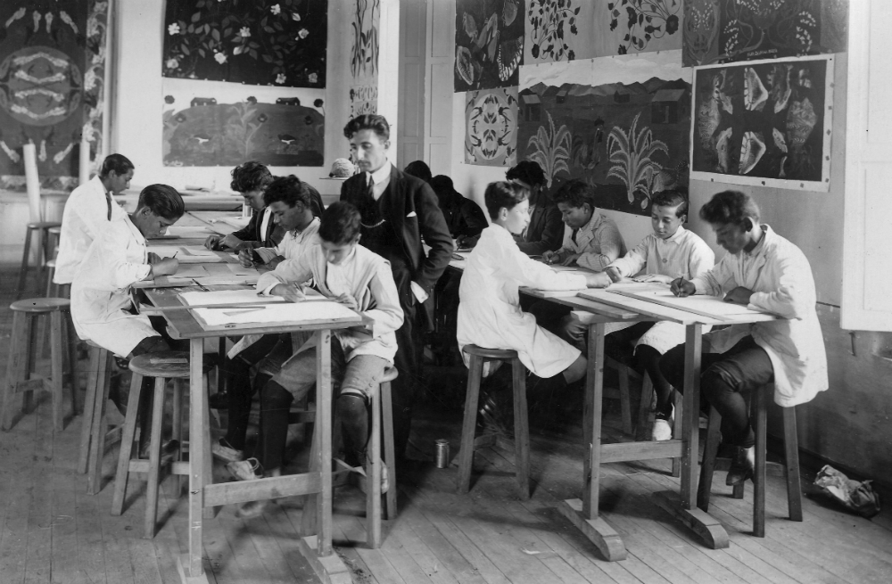 Creación y orden: taller de Dibujo (1915 -1917). (Archivo Fotográfico del CETP -UTU). Foto: CDF