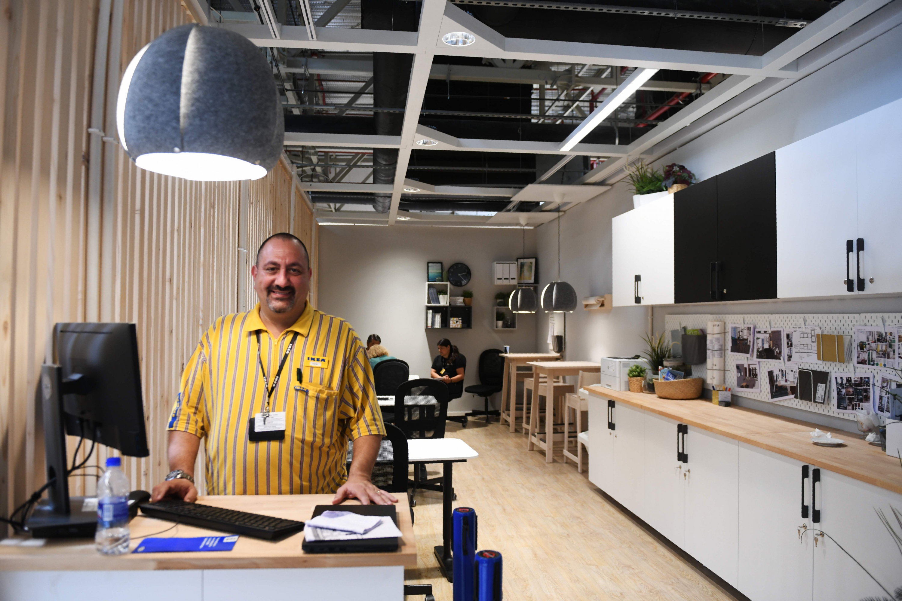 Achillea. El australiano supervisa la tienda de Hyderabad y sus 950 empleados. Foto: AFP.