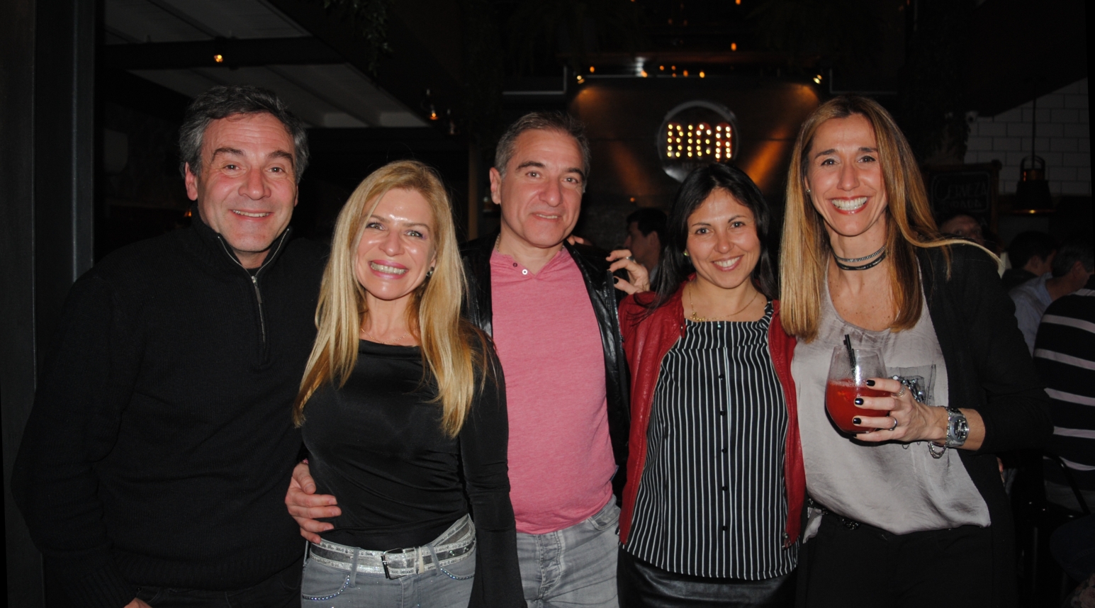 Carlos Grau, Isabel y Gerardo Medrano, Estela Mederos, Mariana Medina.