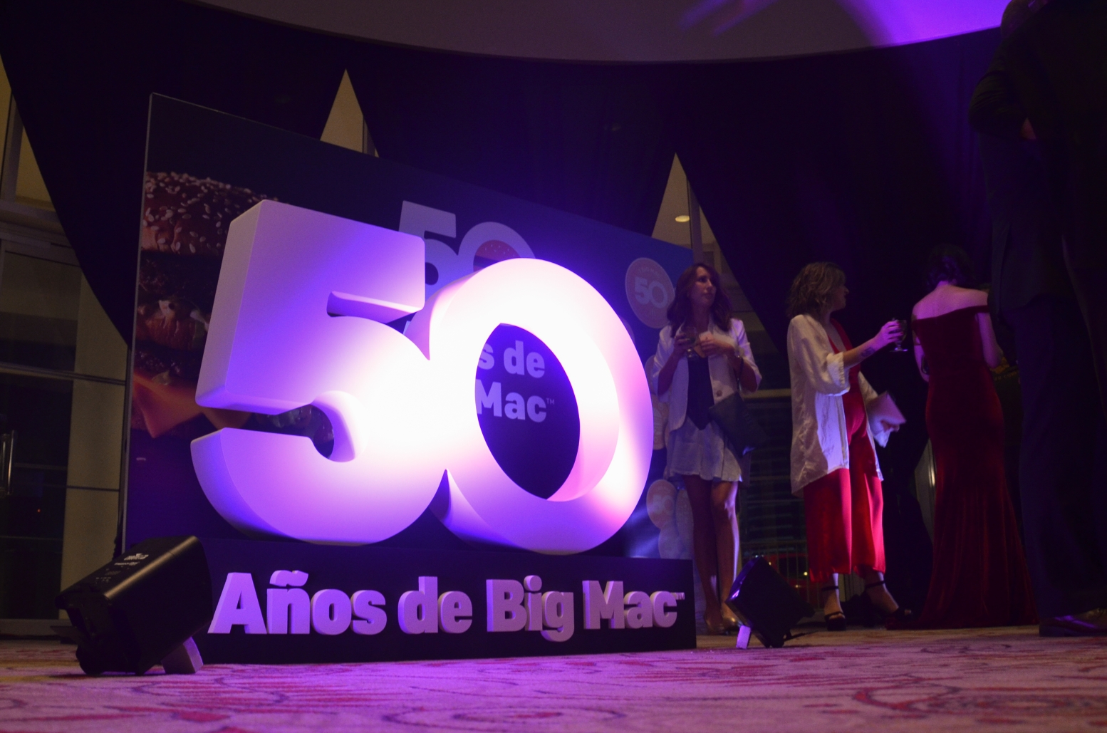 Mc. Donald´s celebró los 50 años de la Big Mac en los Iris.