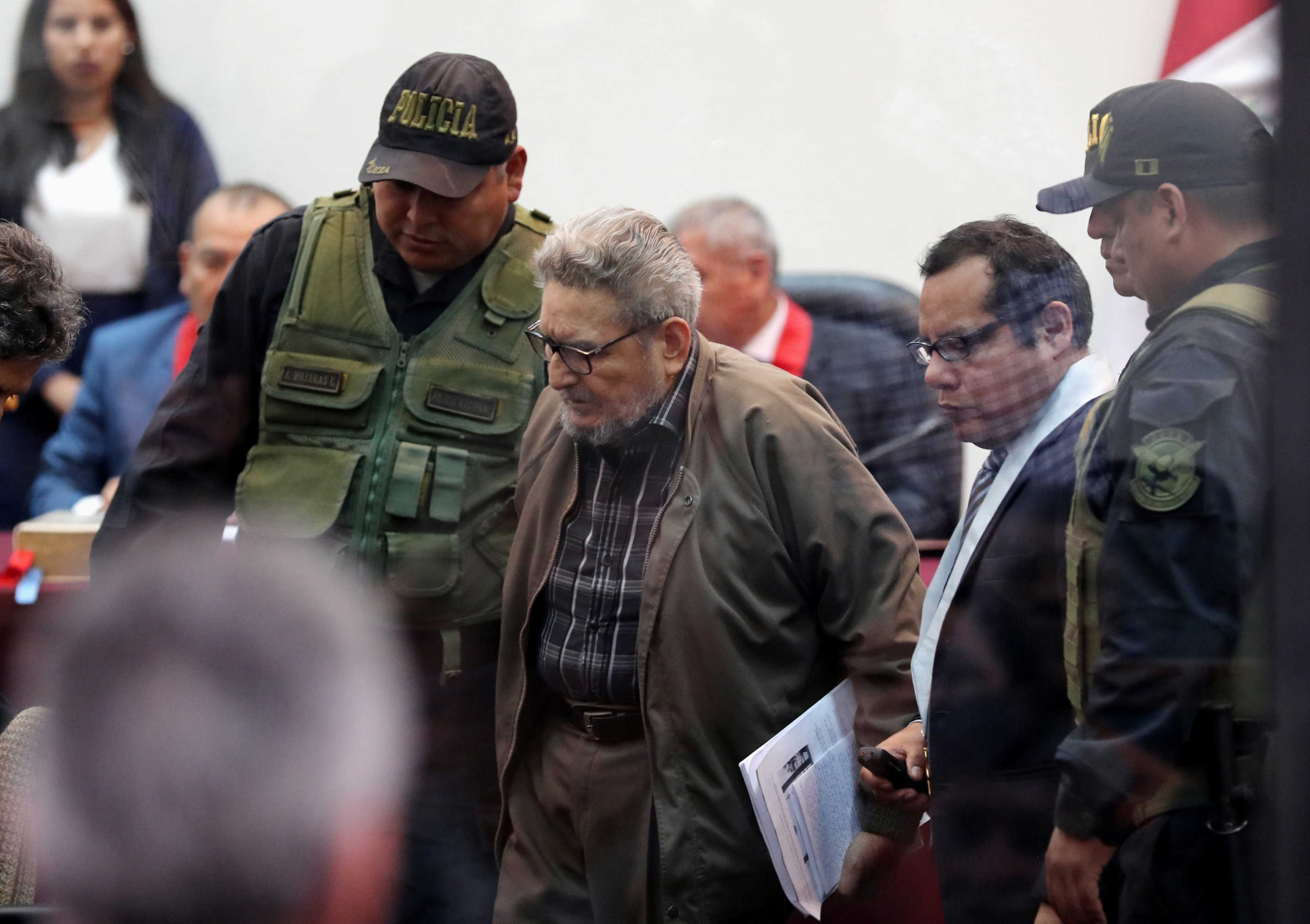 El líder de Sendero Luminoso, Abimael Guzmán, con 83 años llega a la audiencia. Foto: Reuters