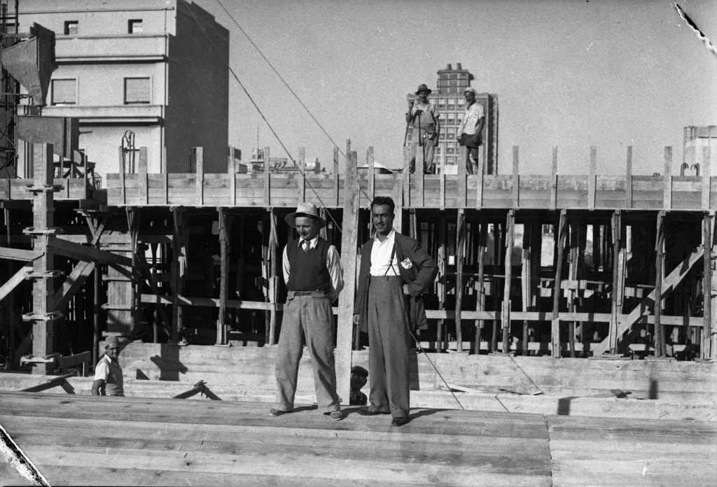 Construcción del edificio de la redacción de El País en la calle Zelmar Michelini. Foto: Archivo El País