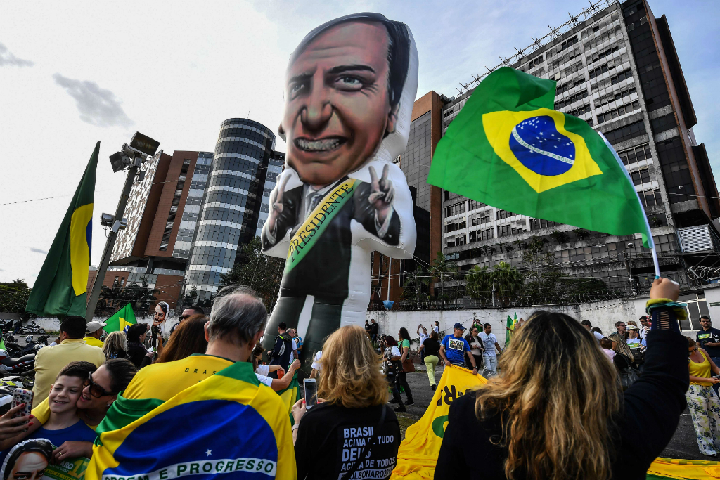 El candidato de ultraderecha sigue primero en intención de voto con el 26%. Foto: AFP
