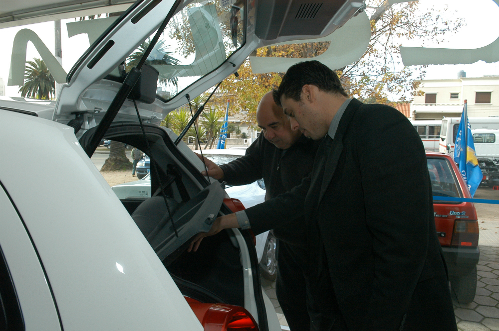 Antes de vender el auto expertos aconsejan revisarlo con un mecánico, arreglar los imperfectos, e investigar la situación del mercado para fijar el mejor precio. Foto: archivo El País.