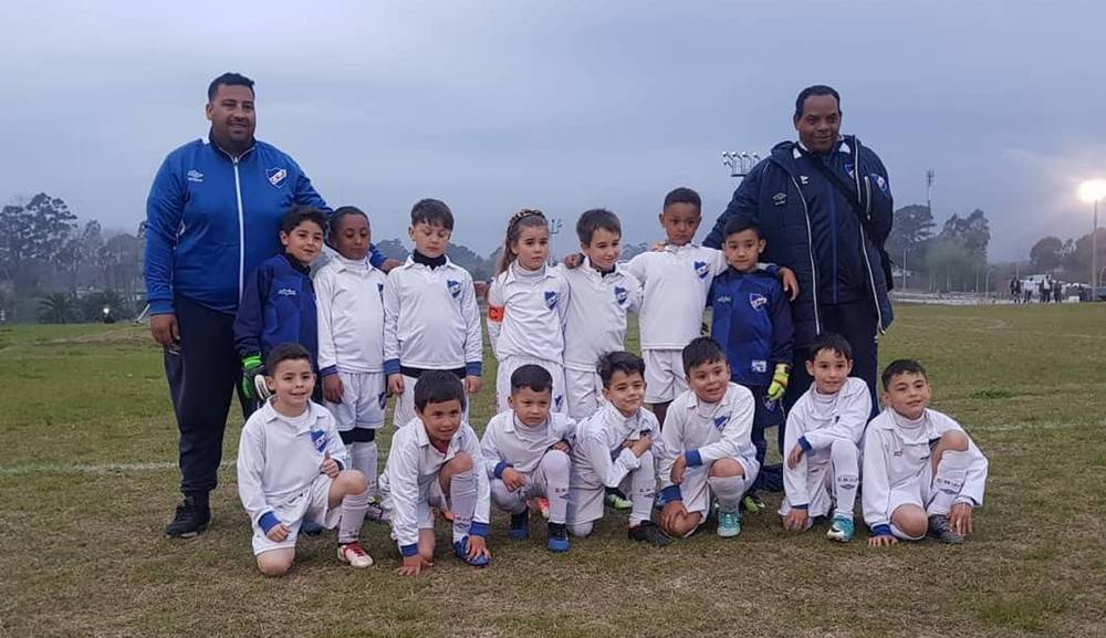 Mahia junto a sus compañeros previo a un encuentro con Nacional.