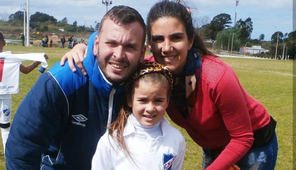 Mahia junto a sus padres, Fabio y Dahiana.