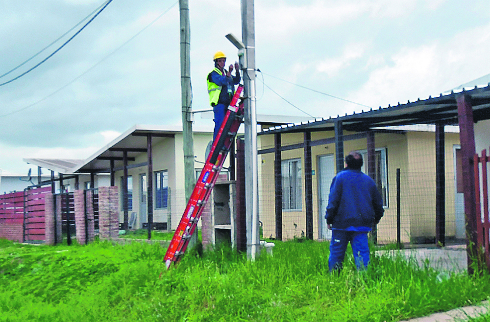 Cambio: esta semana realojados recibieron línea telefónica.