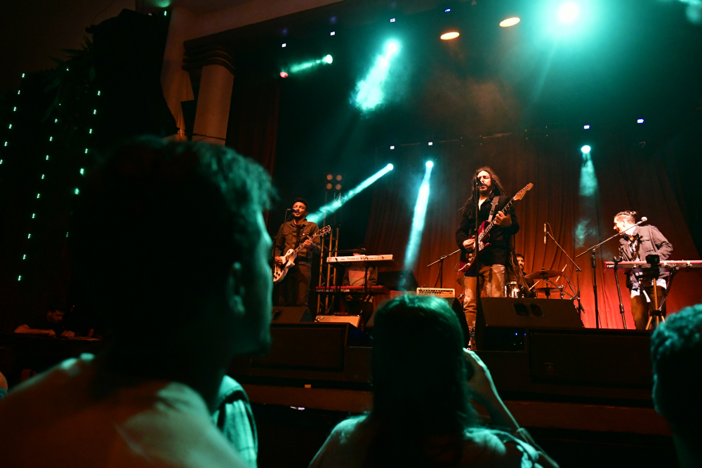 Mono Roots en Plaza Mateo. Foto: Fernando Ponzetto