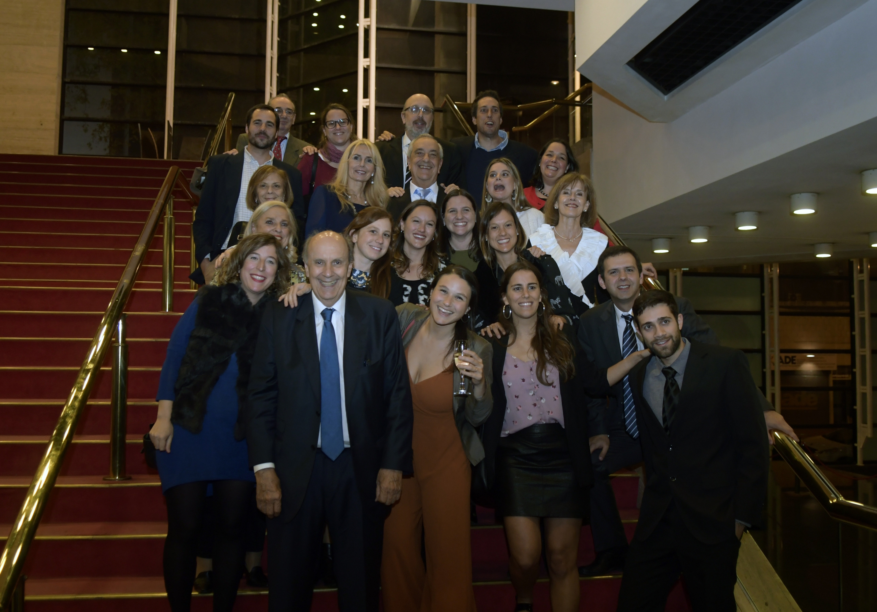 La familia Beltrán celebrando los cien años de El País.