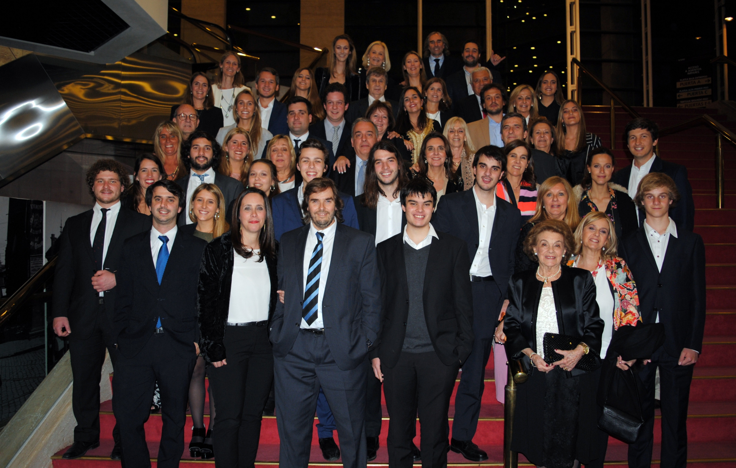 Tres generaciones de la familia Scheck presentes en la Sala Adela Reta del Sodre en el marco de los cien años de El País.