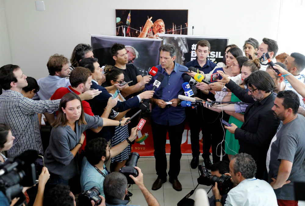 Fernando Haddad: ayer luego de visitar a Lula en la cárcel; calificó a Bolsonaro de “fascista”. Foto: Reuters