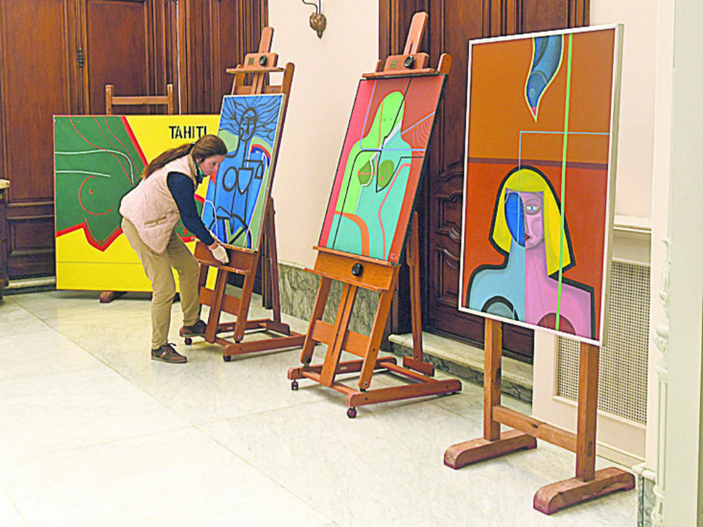 Catálogo: las 21 obras distribuidas a lo largo de todo el edificio incluyen cuadros de candombe, un tributo a Brigitte Bardot entre otros. Foto: Francisco Flores