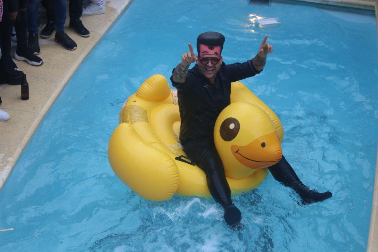 El Gucci recibió los 34 años sumergido en la piscina de su casa.