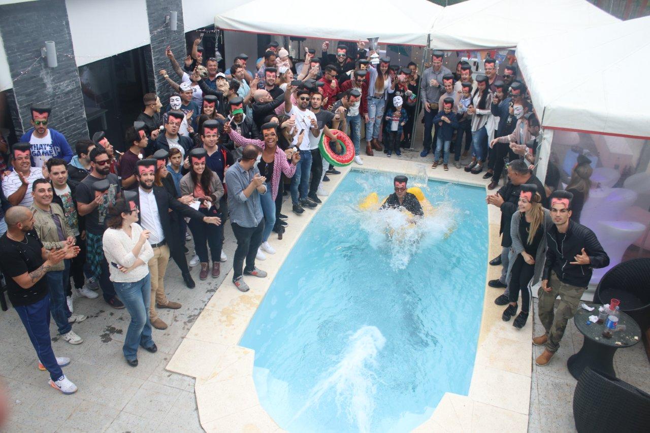 Más de 100 invitados le cantaron el "Feliz cumpleaños" a El Gucci.