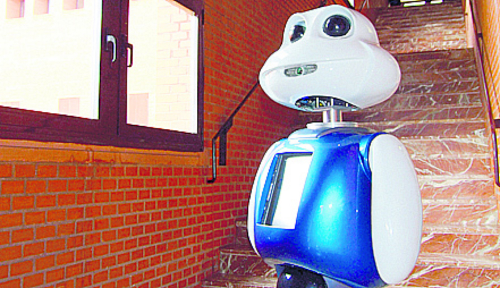 Mini Maggie: Entretiene y charla con personas mayores