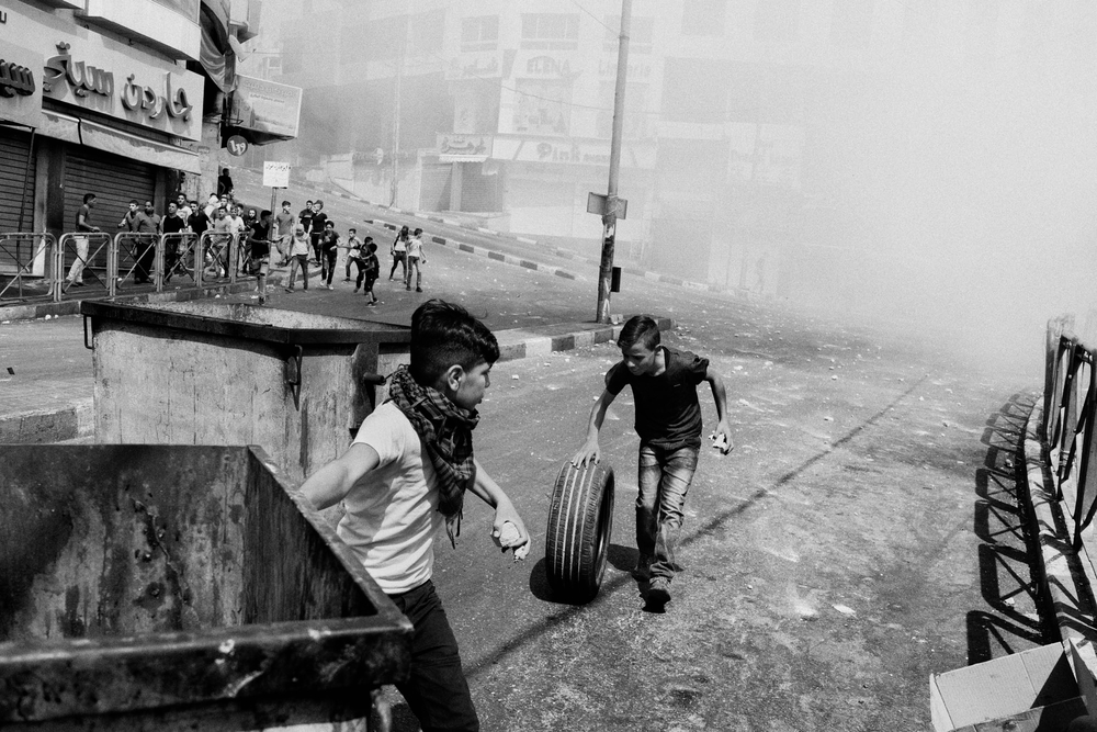 Los niños son los que más sufren por los efectos de la guerra. Foto: Moises Saman/Magnum Photos