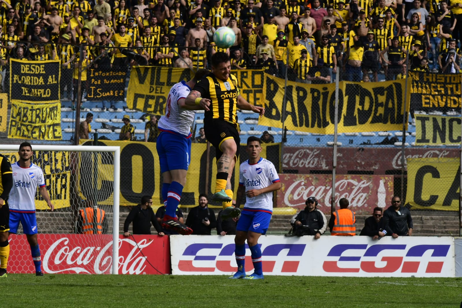 Romero y Cristian Rodríguez en el clásico