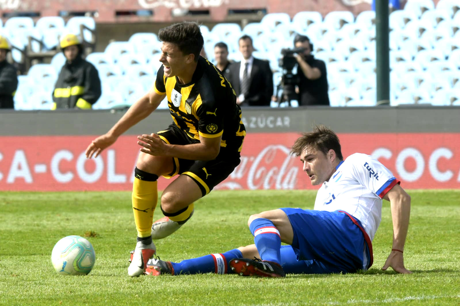 Agustín Canobbio y Rafael García en el clásico Nacional vs. Peñarol