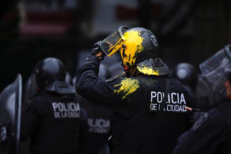 Disturbios entre manifestantes y efectivos en el Congreso argentino. Foto: Emiliano Lasalvia | La Nación (GDA)