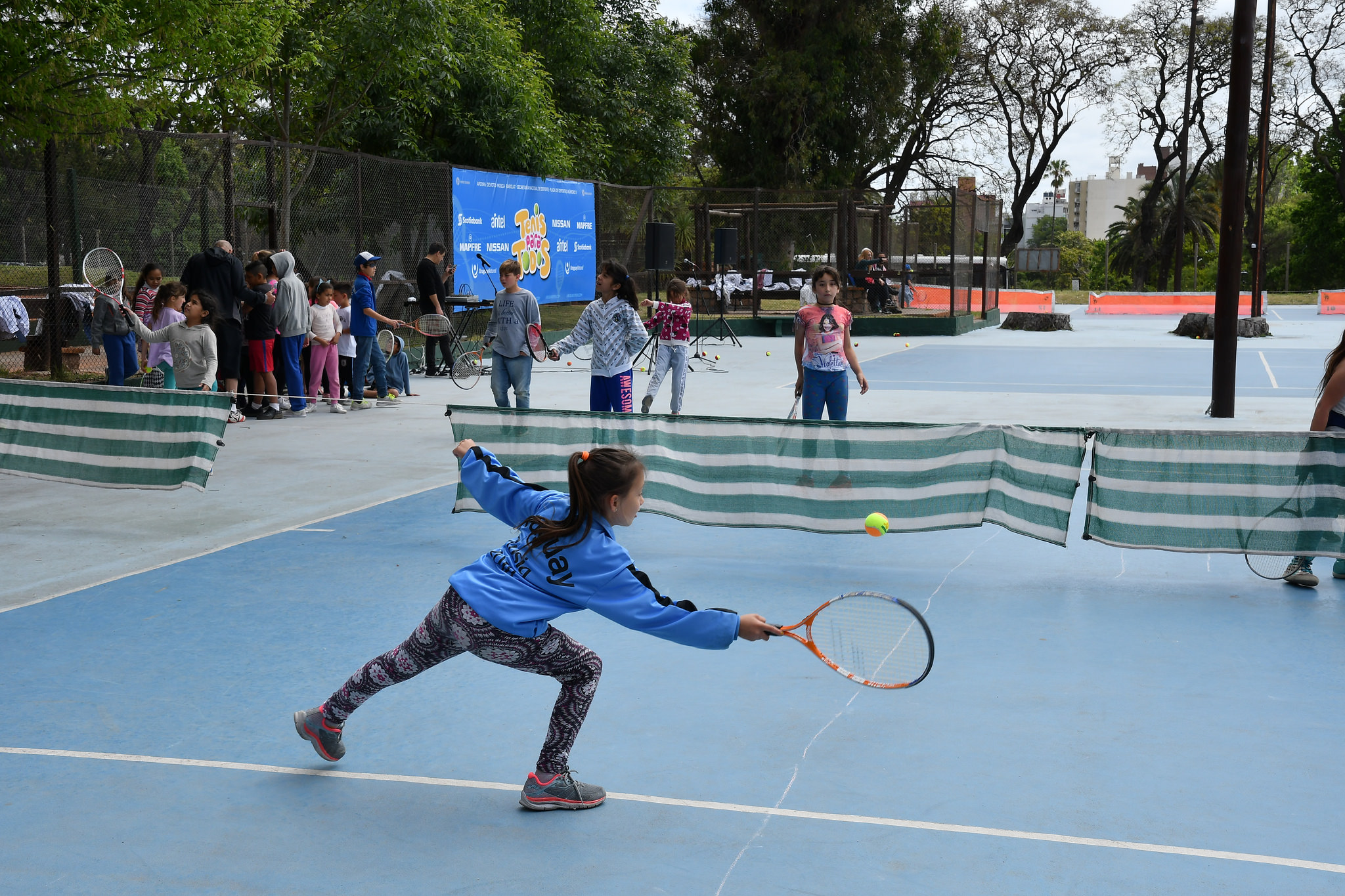 El lanzamiento de una nueva temporada del Programa Tenis Para Todos. Foto: Prensa Uruguay Open.