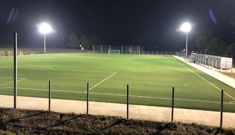 Así luce la cancha "Luis Suárez" iluminada. Foto: @dana3822