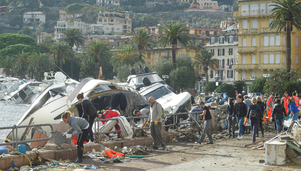 La ciudad de Rappallo golpeada por el temporal. Foto: Reuters