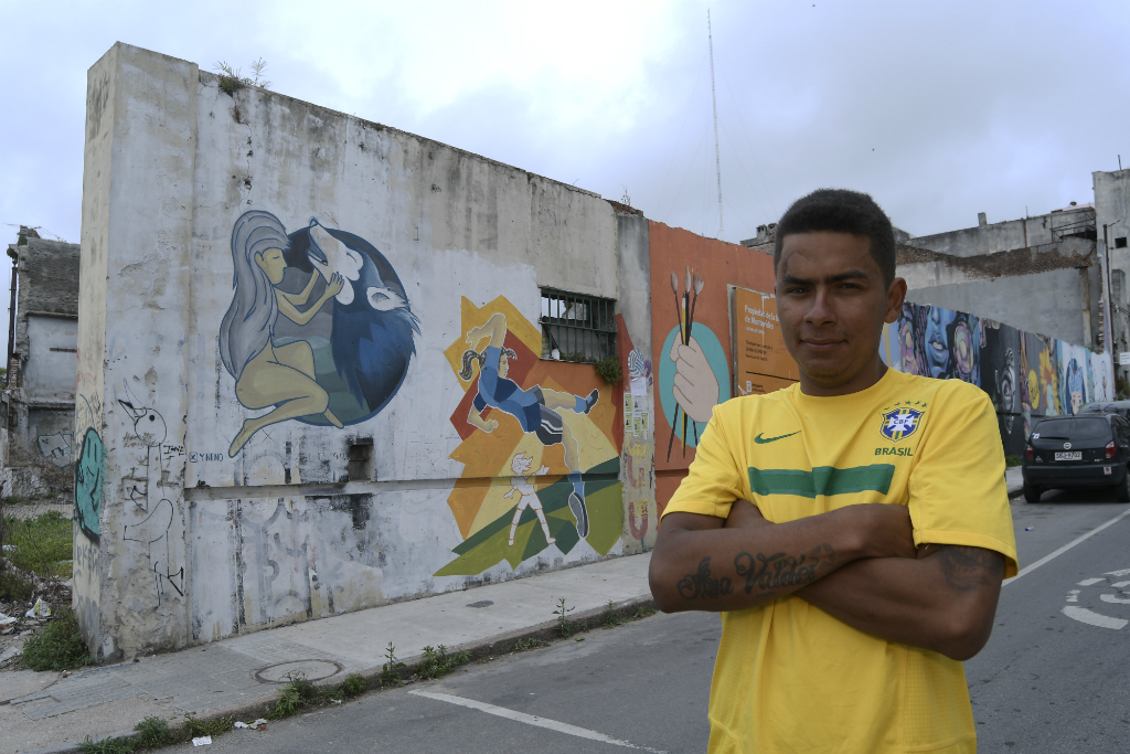 Angelber (colombiano), otro extranjero, universitario que terminó en la calle. Foto: Leonardo Mainé