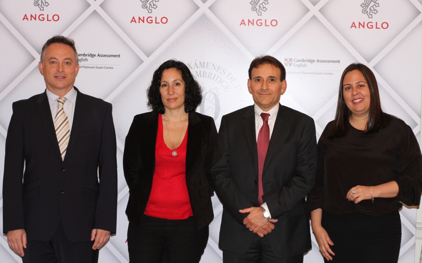 Embajador de Reino Unido Ian Duddy, Florencia Raña, Gerardo Valazza, Heloisa Chávez.