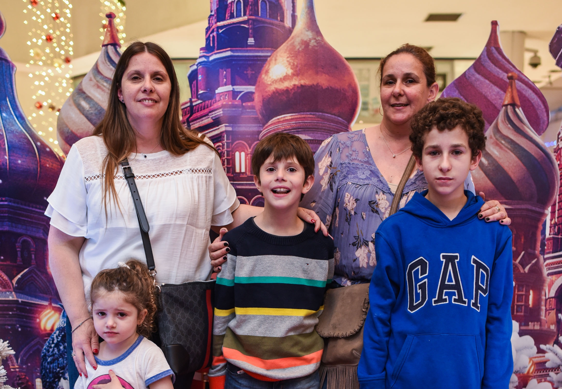 Josefina Linaris, Juan Ignacio Linaris, Juan Martín Cabrera, Paola y Cecilia Corbisiero.