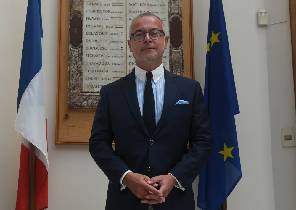 Moret: junto a la placa que recuerda a los uruguayos caídos. Foto: F. Flores