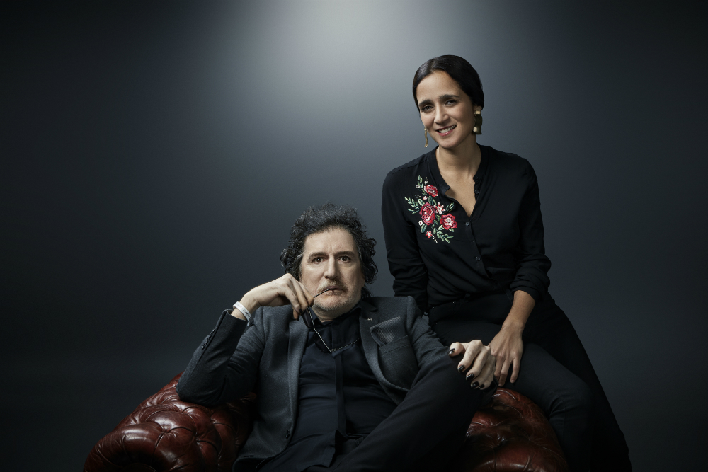 La cantante mexicana Julieta Venegas entrevista a Charly García para el primer episodio del documental Bios. Foto: Difusión