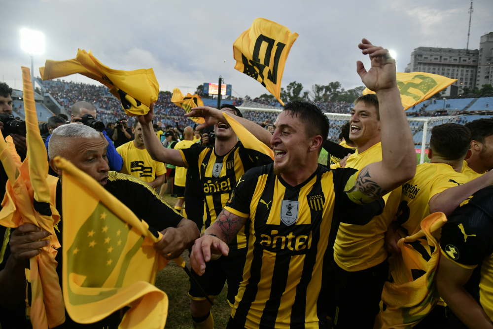 Así festejó Peñarol su título de Campeón Uruguayo. Fotos: Gerardo Pérez y Fernando Ponzetto / El País.