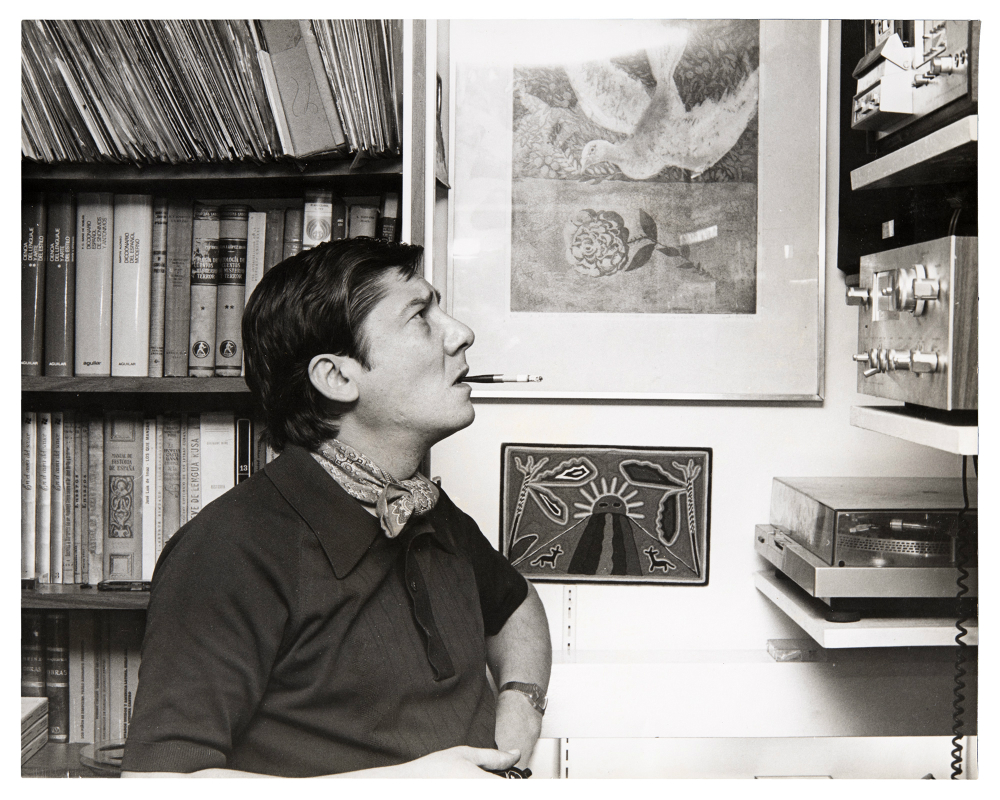 Alfredo Zitarrosa en su estudio en Me?xico. An?os 1979-1982. (Foto: CAZI.FOT.0404 - Autor: S.d - Archivo Zitarrosa).