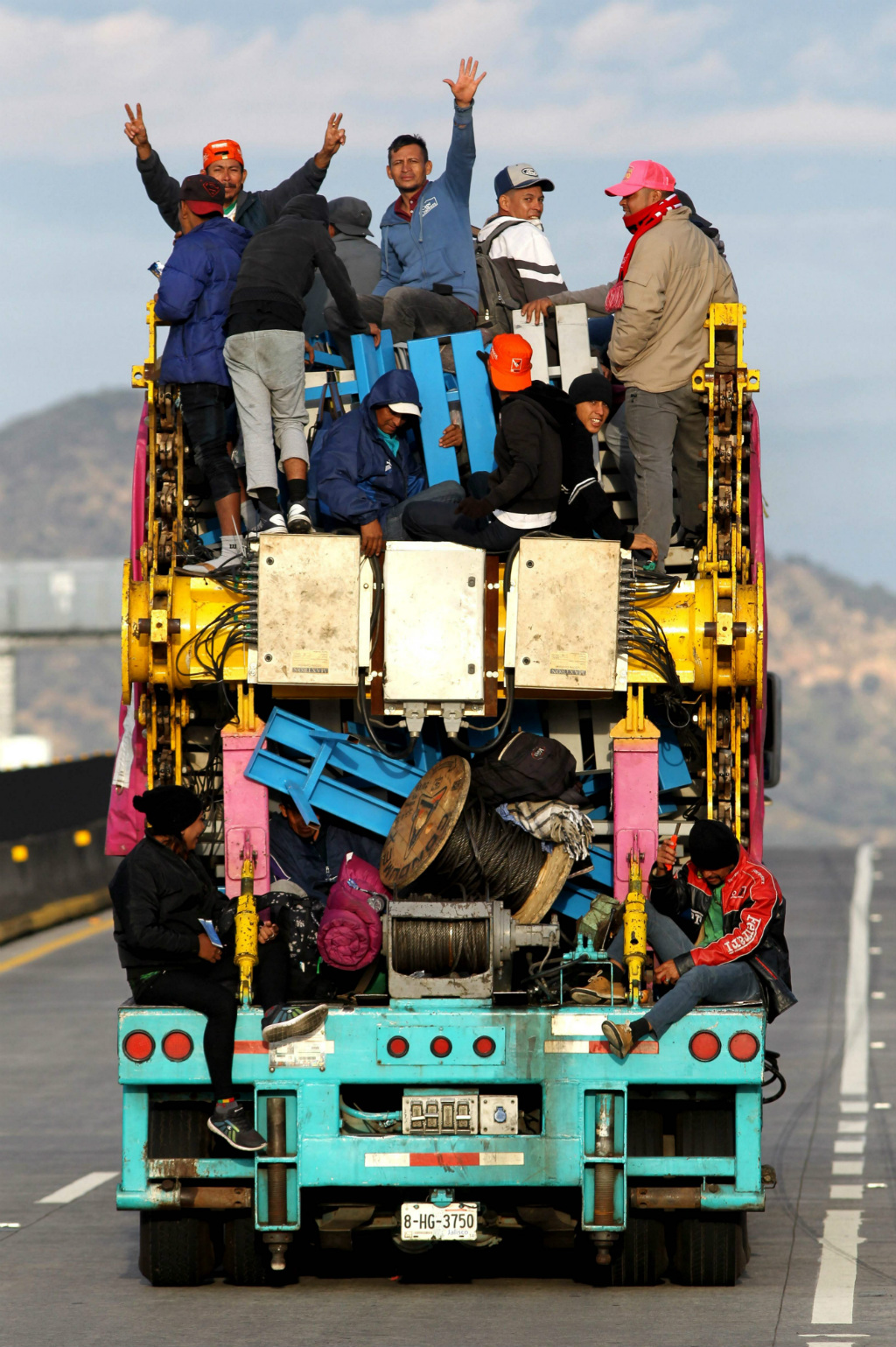 Cualquier transporte sirve para viajar a Estados Unidos. Foto: AFP